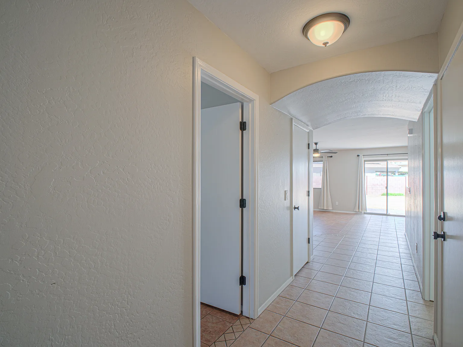 5 bed, 2257 sqft, $2,095 — Photo 2
