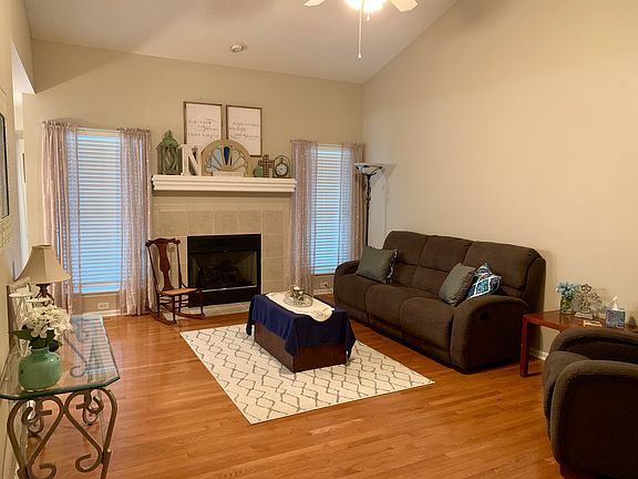 5th image of 705 Sunset Dr