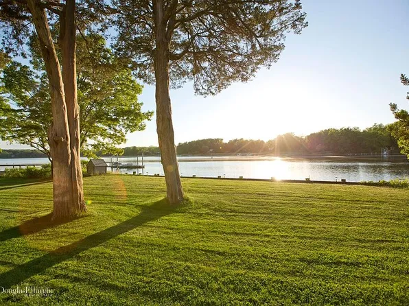 16 Cedar Ln, Setauket, NY 11733