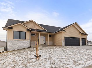 900 Hamilton Rd, Waukee, IA 50263