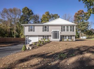 21 Briarwood Dr, Taunton, MA 02780