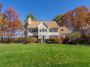 147 Robbs Hill Rd, Lunenburg, MA 01462