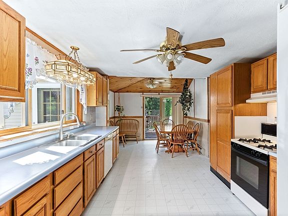 4th image of 391 Purchase St