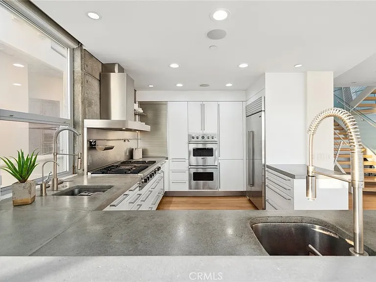 2144 E Oceanfront — Photo 9