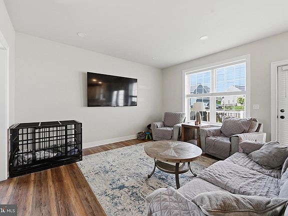 4th image of 733 Risinghurst Ln