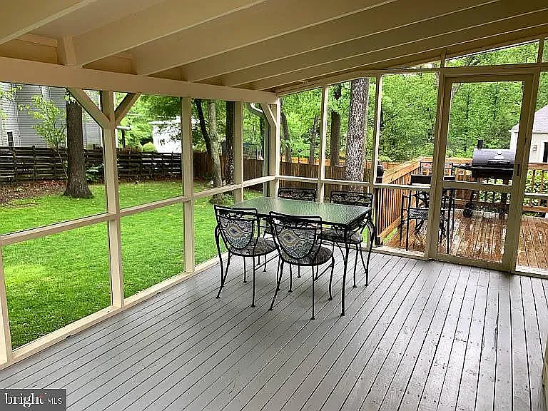 10719 Jones St — Photo 15