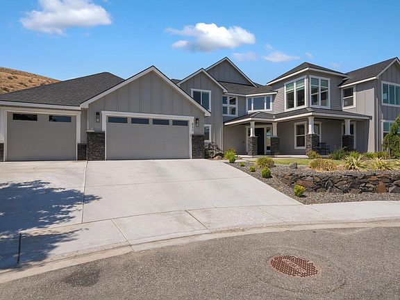 3rd image of 680 Isola Vista Ct