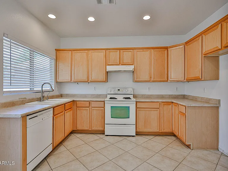 14584 W Watson Ln — Photo 11