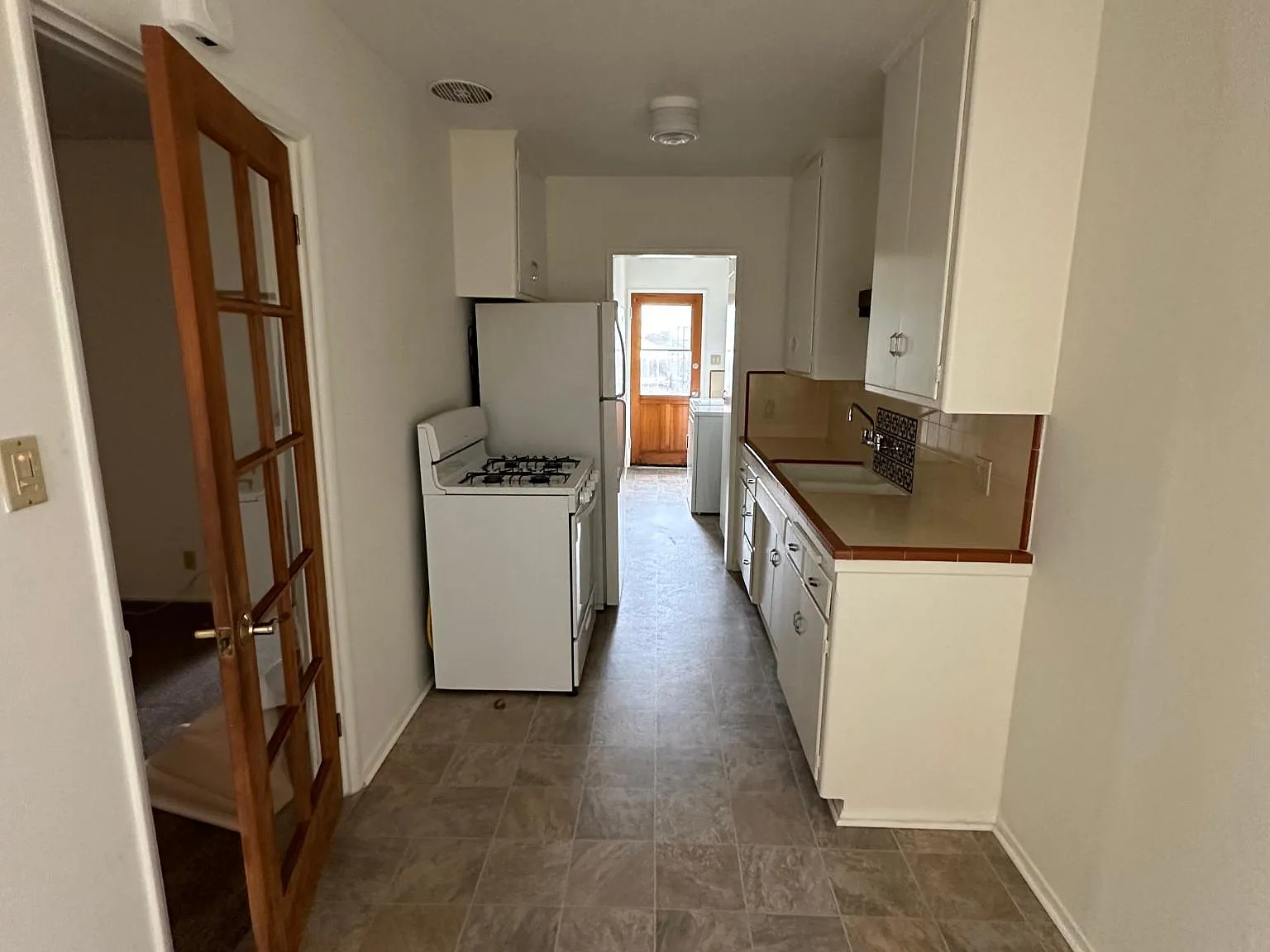 1 bed, 550 sqft, $1,800 — Photo 3