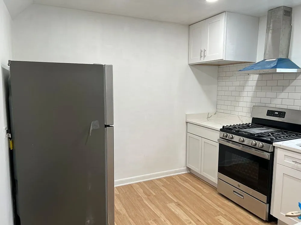 3 bed, 1.5 bath, 1120 sqft, $2,900 — Photo 2