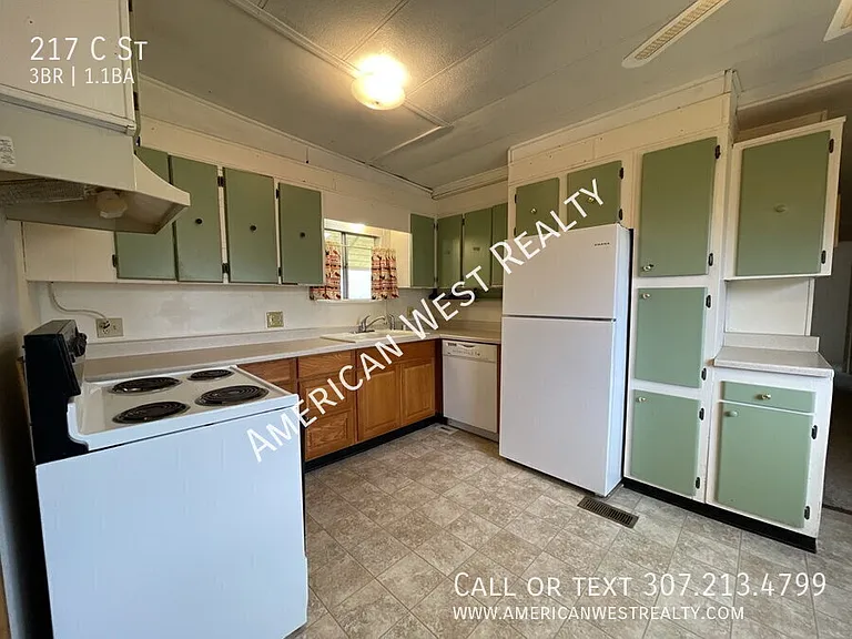 217 C St — Photo 8