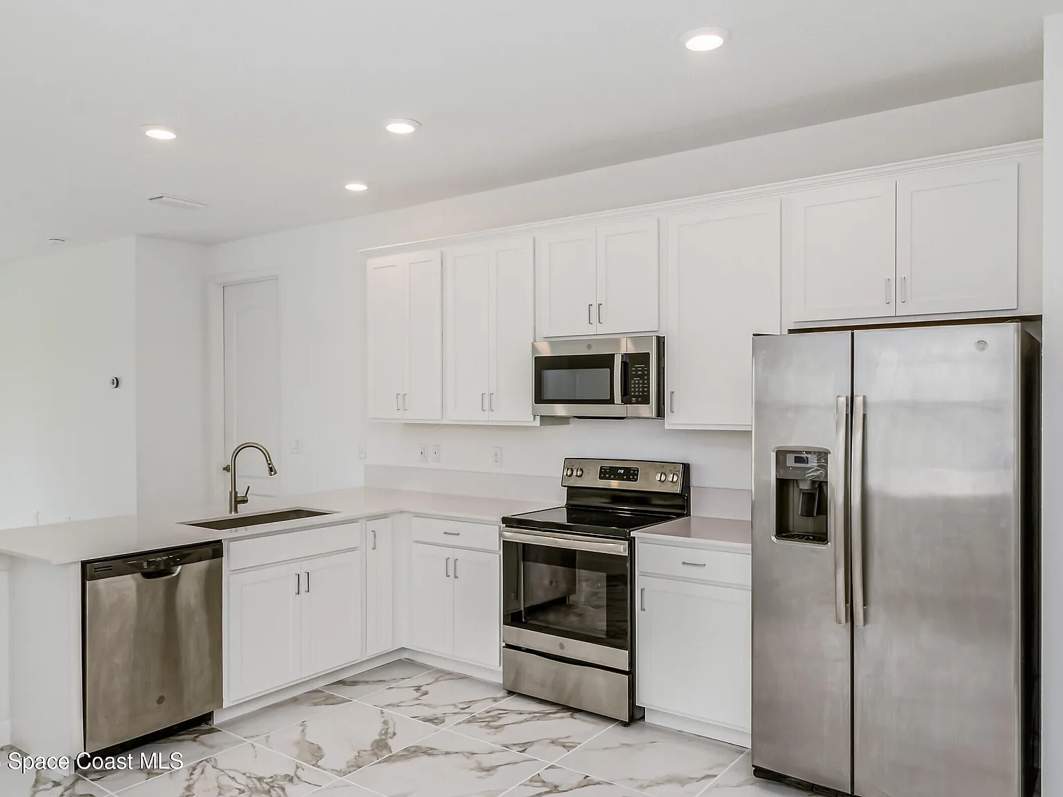 2 bed, 2.0 bath, 1565 sqft, $2,800 — Photo 4