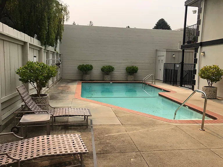 520 Elm Street Apts — Photo 21