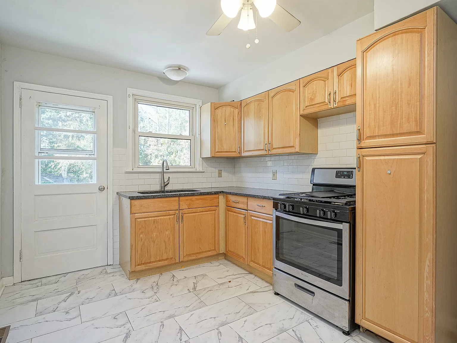 5 bed, 2311 sqft, $2,600 — Photo 4