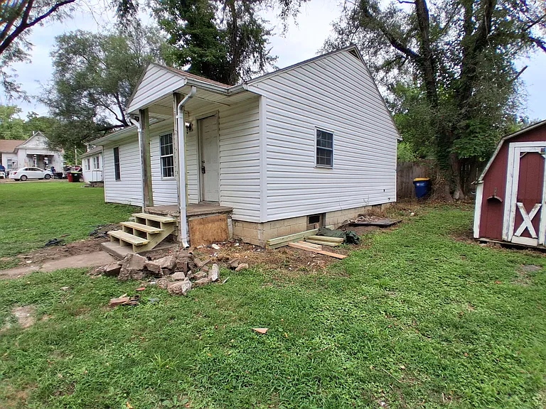 1003 S Grand Ave — Photo 13