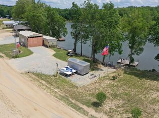 894 River Front Dr, Clifton, TN 38425