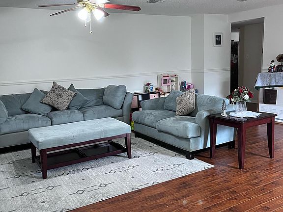 2nd image of 10618 Stone Creek Pl