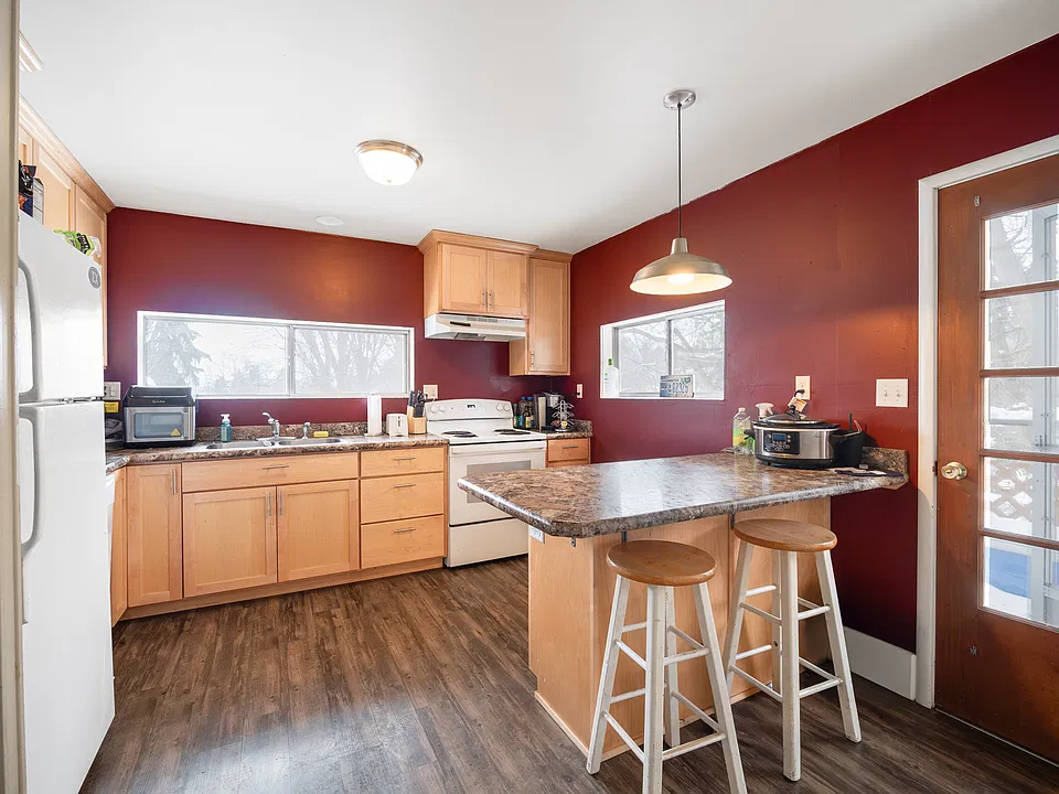 938-940 NE C St