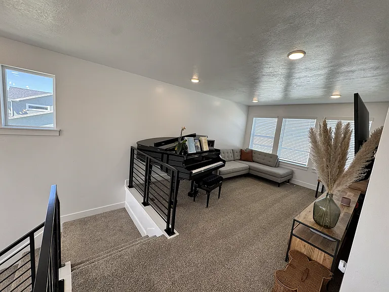 355 W 3085 S — Photo 30