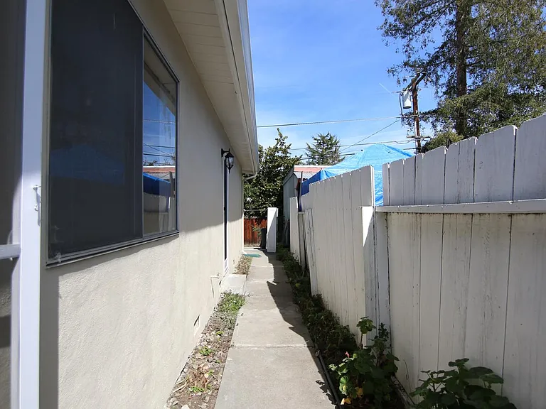 3271 Alma St — Photo 40