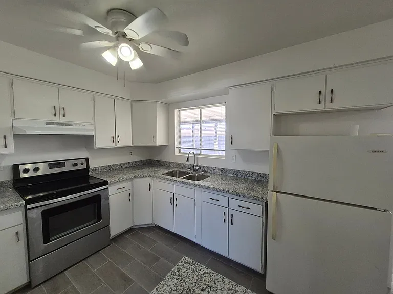 2668 S Madison Ave — Photo 13