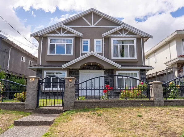3796 Price St, Burnaby, BC V5G 2K8
