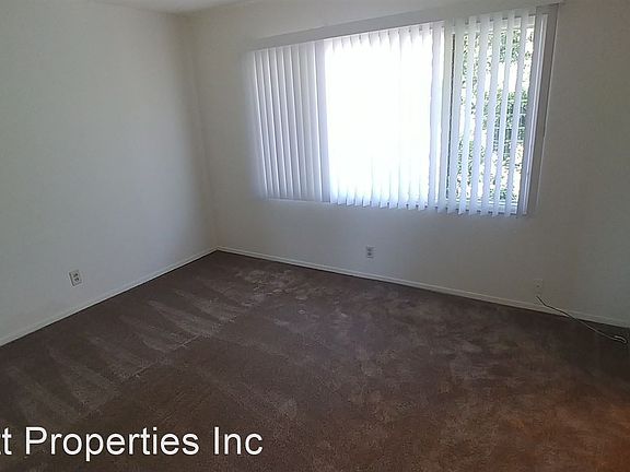 4th image of 3032 Meade Ave