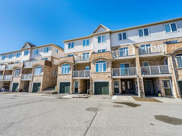 200 McLevin Ave #40, Toronto, ON M1B 6C6