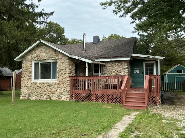 82248 45th Ave, Coloma, MI 49038