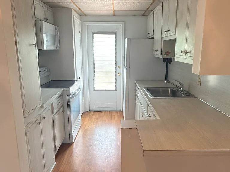 19000 NE 3rd Ct #418 — Photo 5