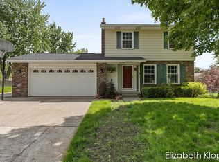 2056 Stanford Dr SE, Kentwood, MI 49508