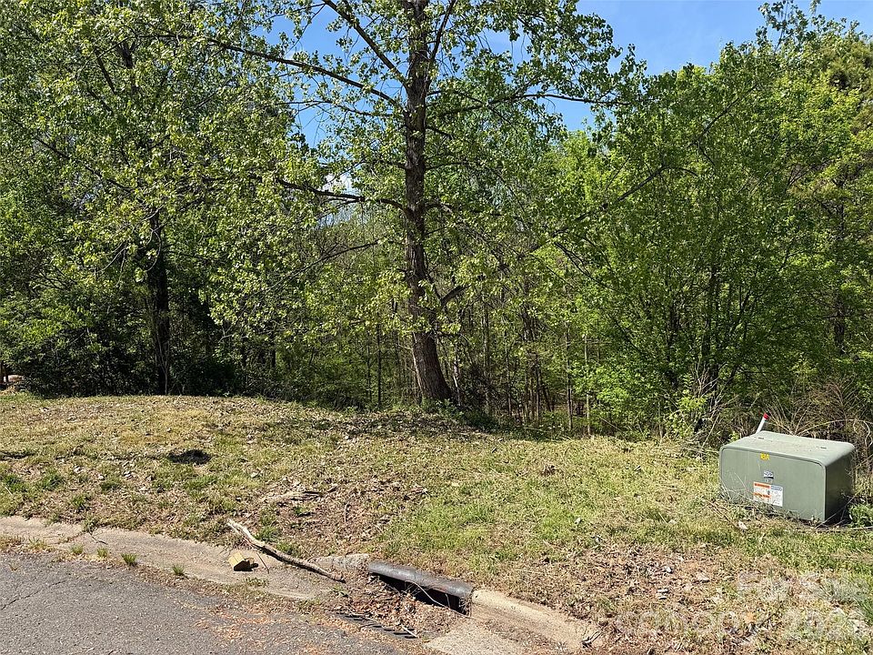 1st image of 2000 Trowbridge Ct