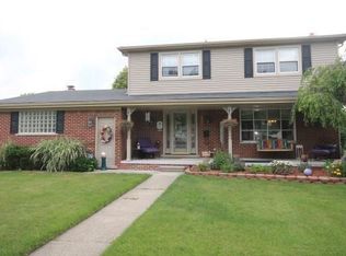 33511 Swan Dr, Sterling Heights, MI 48312