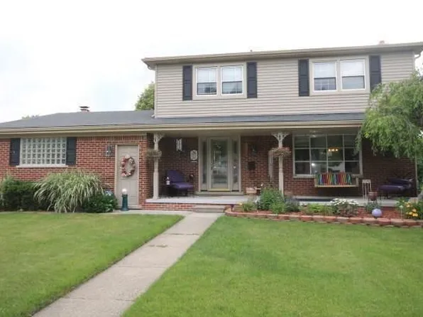 33511 Swan Dr, Sterling Heights, MI 48312