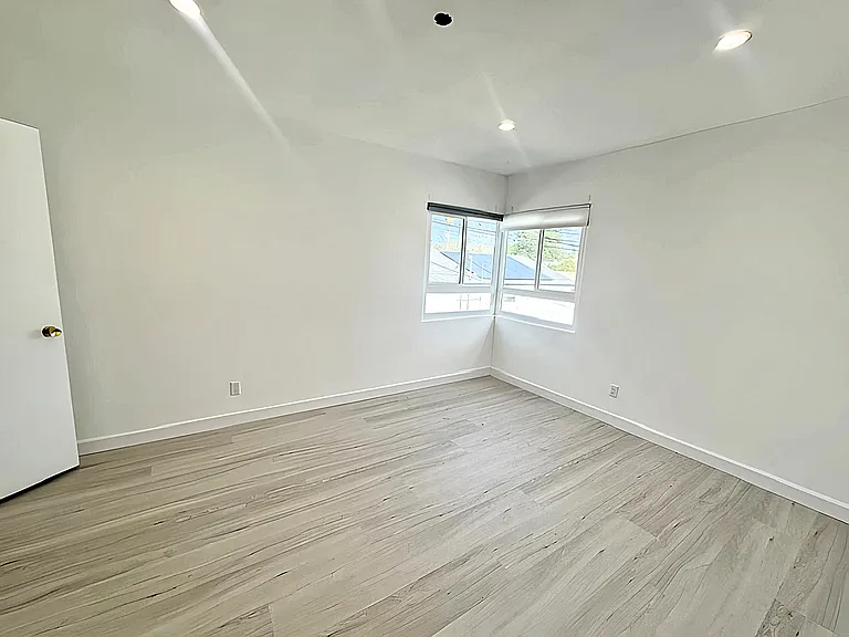 18139 Roscoe Blvd #5 — Photo 9