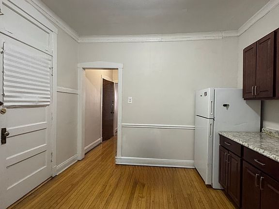3rd image of 7665-69 N Sheridan Rd #1J