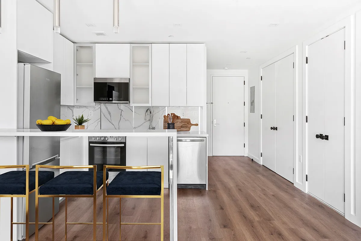 Building Photo - 1462 Flatbush Ave #3A