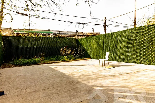 Rented by EXR | media 18