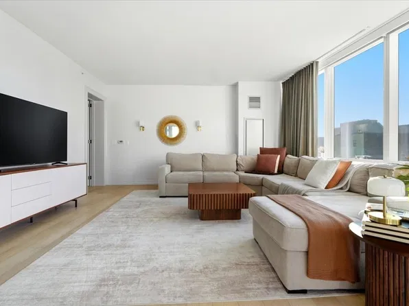 1 Franklin St Unit 1404, Boston, MA 02110