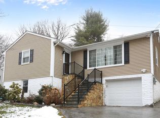 2810 Springhurst St, Yorktown Heights, NY 10598