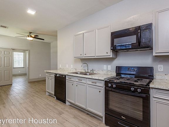 4th image of 215 N Milby St APT 4