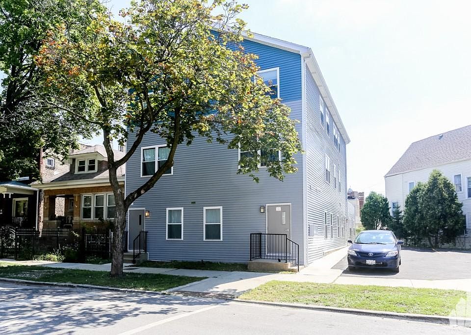 1st image of 2959 N Hamlin Ave #212