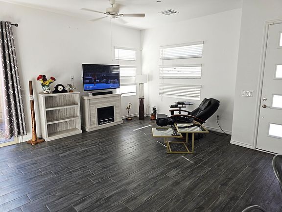 3rd image of 921 Mayfield Manor Ln