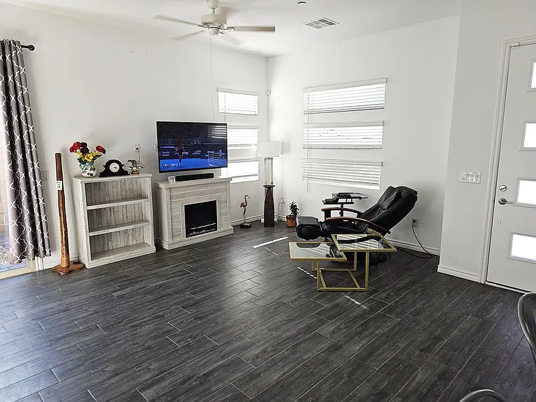 921 Mayfield Manor Ln — Photo 3