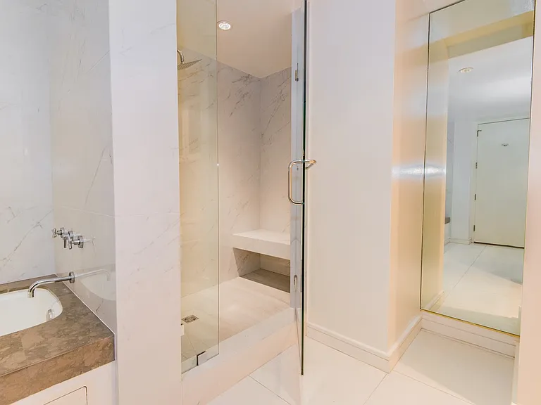 10520 Wilshire Blvd #1004 — Photo 14