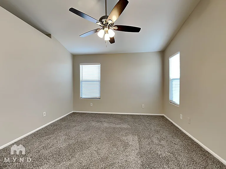 1034 E Saddle Way — Photo 17