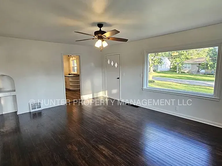 604 W Park St — Photo 2