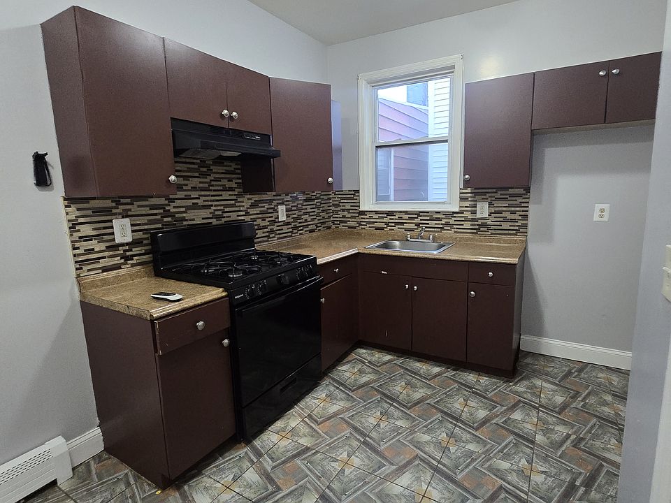 1st image of 157 Woodlawn Ave #G2
