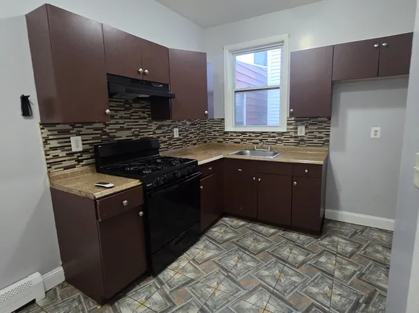 157 Woodlawn Avenue image 1 of 6