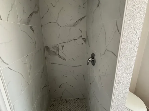 2824 E Hammond Ave APT 3, Fresno, CA 93703